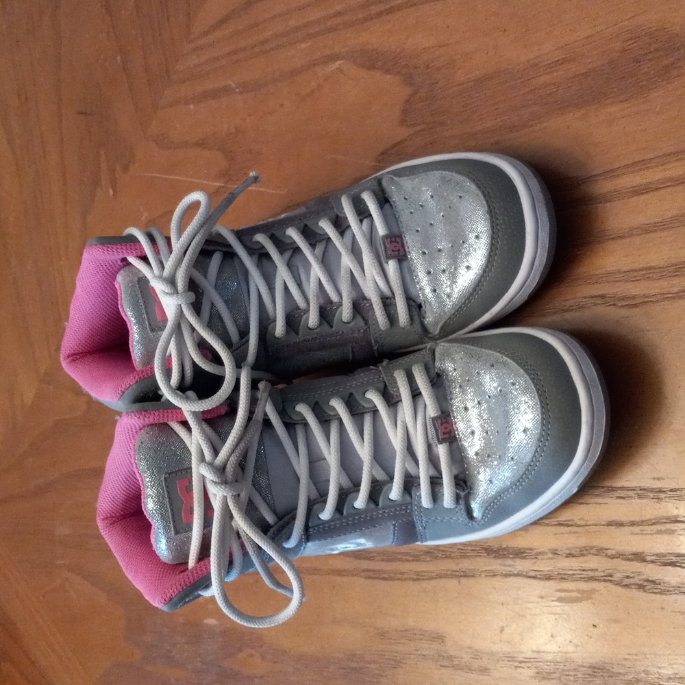DC skateboard shoes